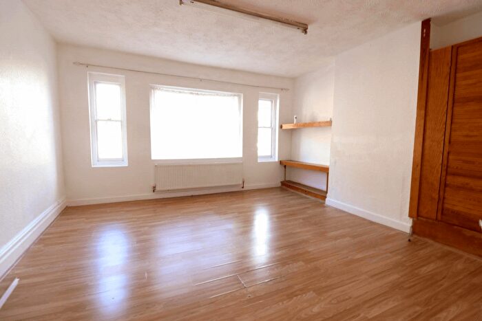 1 Bedroom Flat To Rent In Chapel Street, LU1