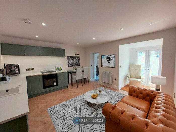 2 Bedroom Flat To Rent In Blenheim Terrace, Scarborough, YO12