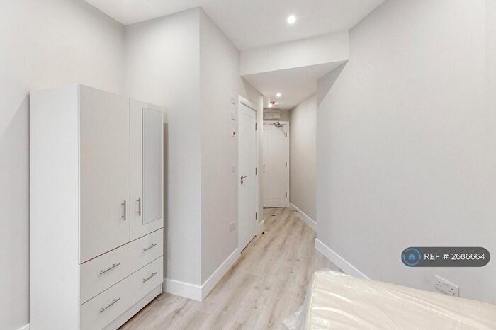 Studio To Rent In Grafton Road, London, NW5