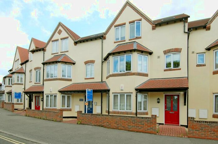 1 Bedroom Flat To Rent In Saxon Court, Stephen Road, Headington, OX3