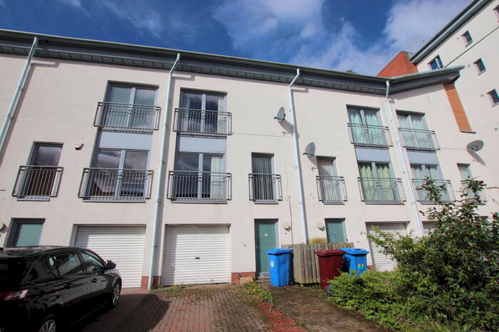 4 Bedroom Town House To Rent In Thorter Row, City Quay, DD1
