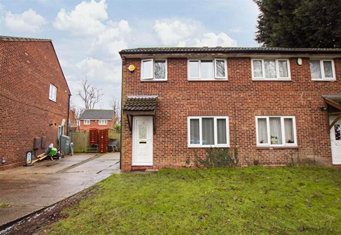 3 Bedroom House To Rent In Shooters Close, Birmingham, West Midlands, B5