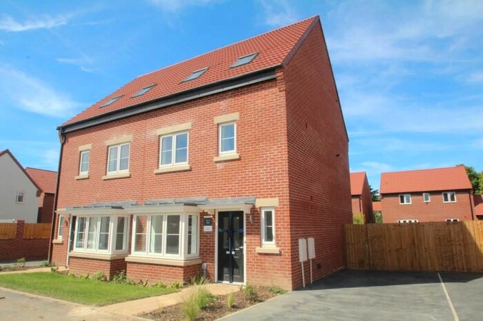 4 Bedroom Semi-Detached House To Rent In Ludlow Croft, Thorp Arch, LS23