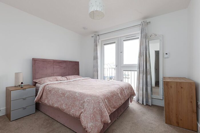 2 Bedroom Flat For Sale In (Flat ) Poppy Cruik, Cammo, Edinburgh, EH4