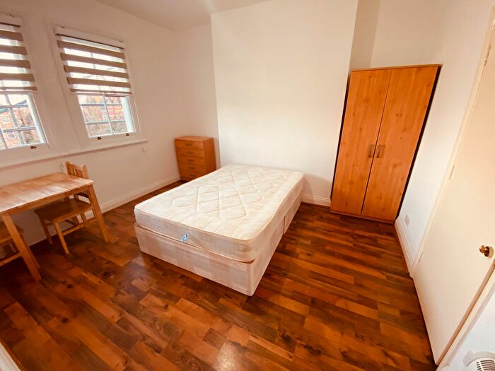 Studio To Rent In Pleshey Road, London, N7