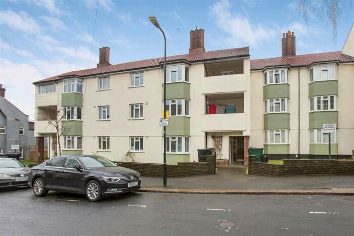 1 Bedroom Flat To Rent In Brookfield Avenue, Walthamstow, London, E17