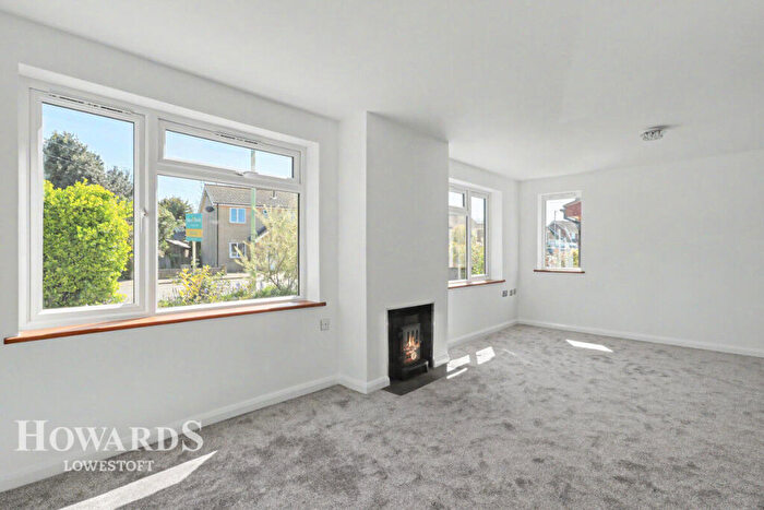2 Bedroom Detached Bungalow For Sale In Colville Road, Lowestoft, NR33