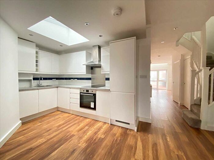 2 Bedroom End Of Terrace House To Rent In St Andrews Road, Acton, W3