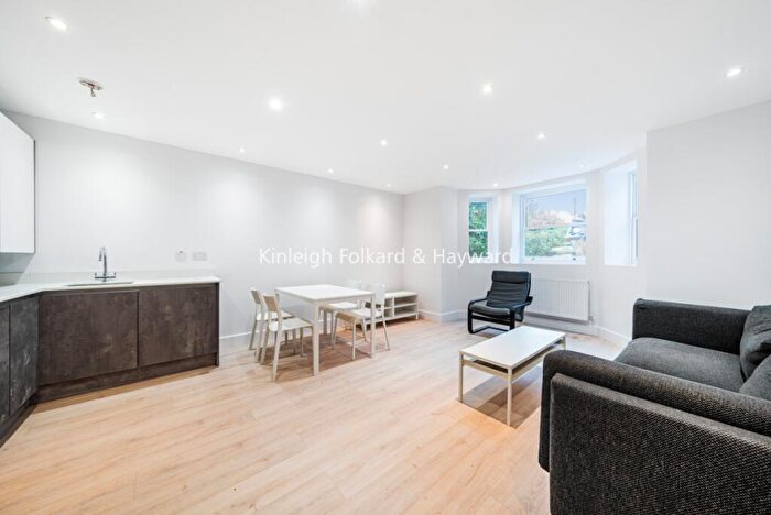 3 Bedroom Flat To Rent In Thurlow Park Road, London, SE21