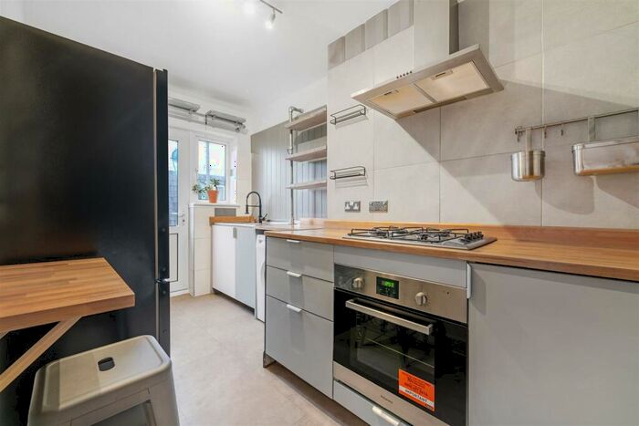 2 Bedroom Flat To Rent In Blakewood Court, Anerley Park, Penge, SE20