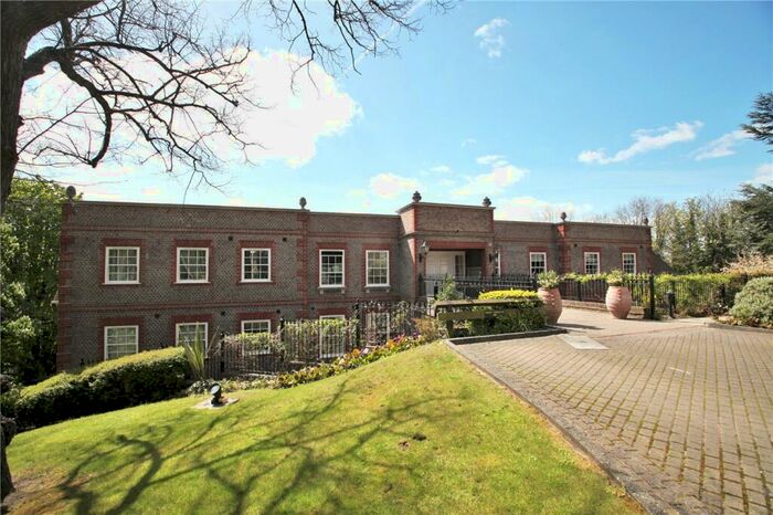 2 Bedroom Apartment To Rent In Treetops, The Mount, Caversham, Reading, Berkshire, RG4