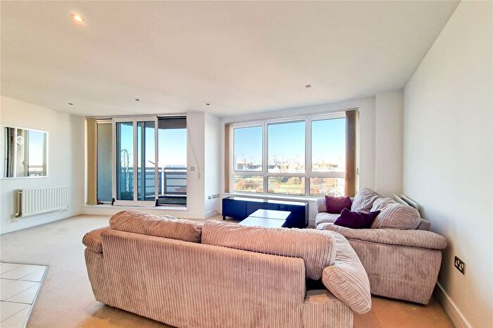 2 Bedroom Flat To Rent In Wards Wharf Approach, Tradewinds, E16