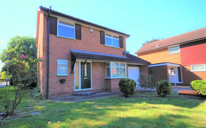 3 Bedroom Detached House To Rent In Thames Drive, Ruislip, HA4