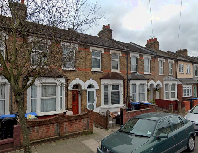 3 Bedroom Detached House To Rent In Alston Road, London, N18