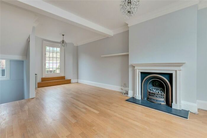 3 Bedroom House To Rent In Cruden Street, Islington, N1