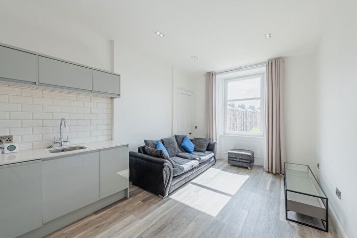 2 Bedroom Flat To Rent In Roseburn Place, Roseburn, Edinburgh, EH12