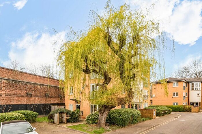 1 Bedroom Flat To Rent In Shalbourne Square, Homerton, E9