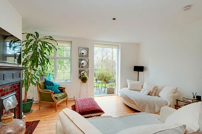 5 Bedroom Semi-Detached House To Rent In Eastholm, Hampstead Garden Suburb, London, NW11