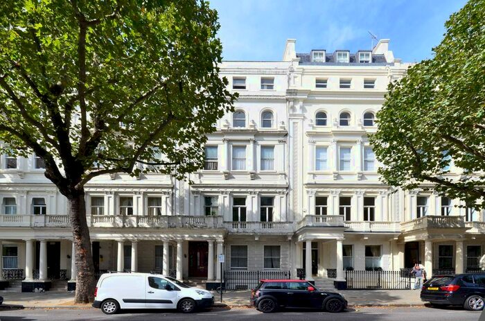 2 Bedroom Flat To Rent In Queens Gate, South Kensington, London, SW7