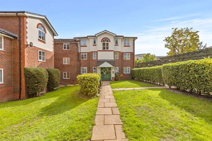 1 Bedroom Flat For Sale In Alexandra Park, Queen Alexandra Road, High Wycombe, HP11