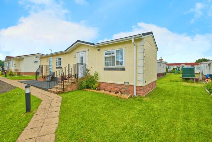 2 Bedroom Mobile/park Home For Sale In Ivy House Park, Taunton, Somerset, TA3