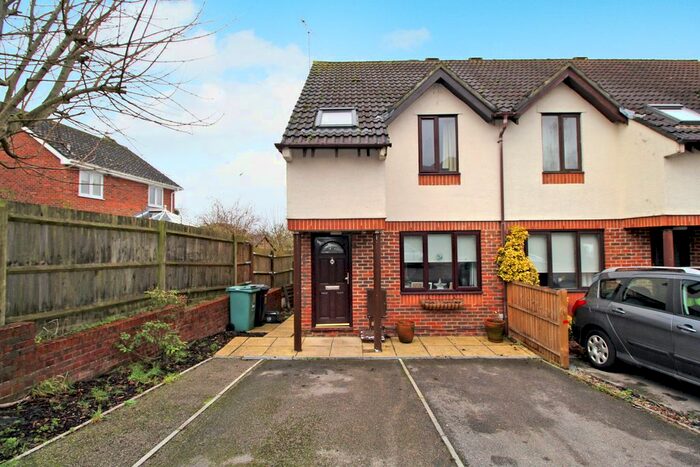 2 Bedroom End Of Terrace House To Rent In Maltings Close, Alton, Hampshire, GU34