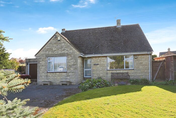 2 Bedroom Bungalow For Sale In Broadway Road, Childswickham, Broadway, Worcestershire, WR12