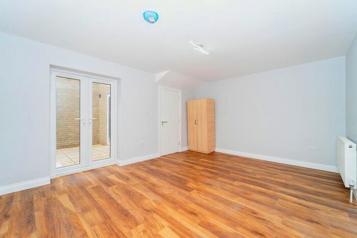 2 Bedroom Flat To Rent In Canberra Road, London, W13