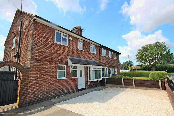 4 Bedroom Semi-Detached House To Rent In Statham Avenue, Warrington, WA2