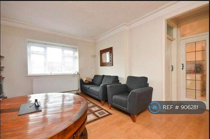 Studio To Rent In Acol Court, London, NW6