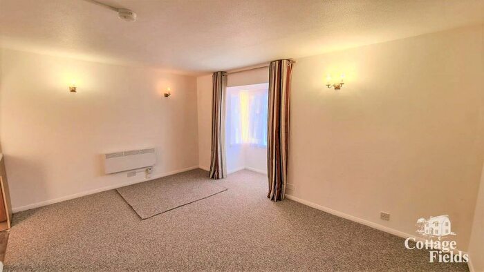 1 Bedroom Flat To Rent In Maltby Drive, Enfield, EN1