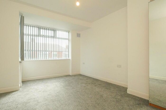 3 Bedroom Semi-Detached House For Sale In Westover Avenue, Leeds, LS13