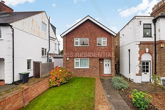 2 Bedroom Maisonette For Sale In Sycamore Grove, New Malden, KT3