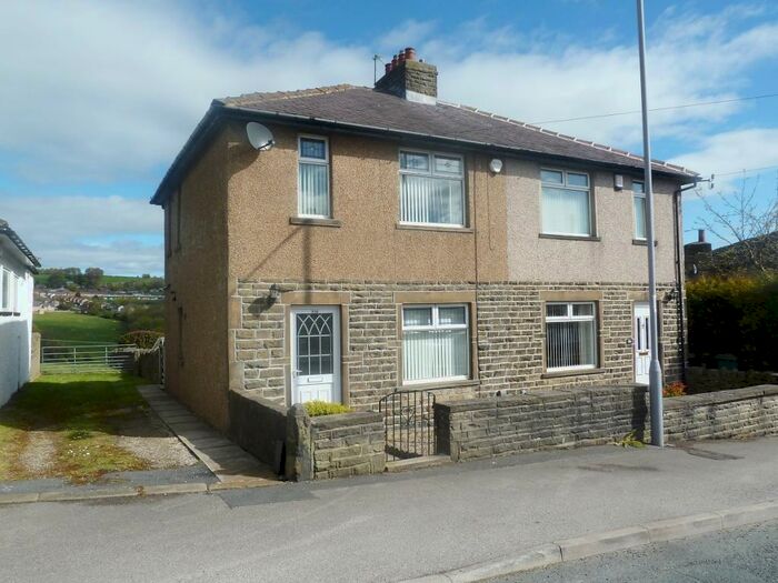3 Bedroom Semi-Detached House To Rent In Fell Lane, Keighley, BD22