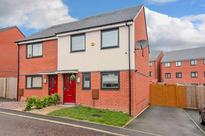 3 Bedroom Semi-Detached House To Rent In Shelduck Way, Walsall, WS3