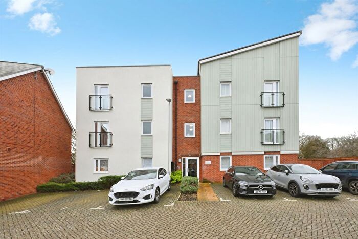 2 Bedroom Flat For Sale In St. Marys Lane, Harlow, CM20