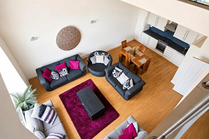 2 Bedroom Apartment For Sale In West Hall, Beningfield Drive, Napsbury Park, St. Albans, AL2