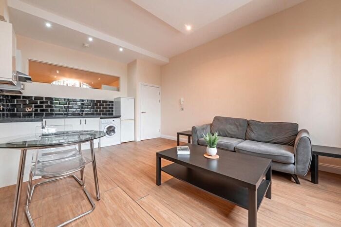 1 Bedroom Flat To Rent In Forestholme Close, SE23