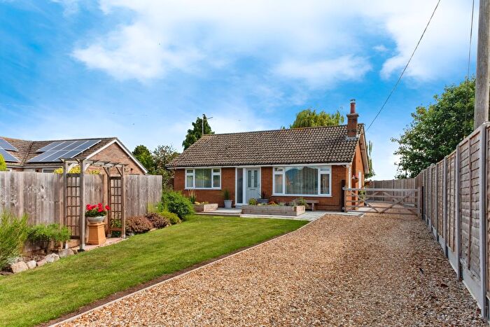 2 Bedroom Detached Bungalow For Sale In Broadgate, Whaplode Drove, PE12