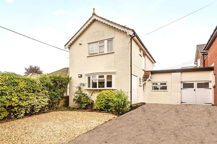 3 Bedroom Link Detached House To Rent In Grange Road, Alresford, Hampshire, SO24