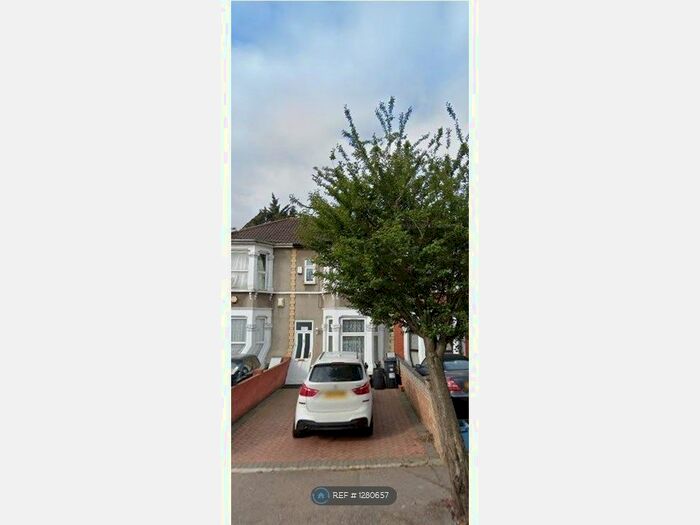 3 Bedroom Terraced House To Rent In Northbrook Road, Ilford, IG1