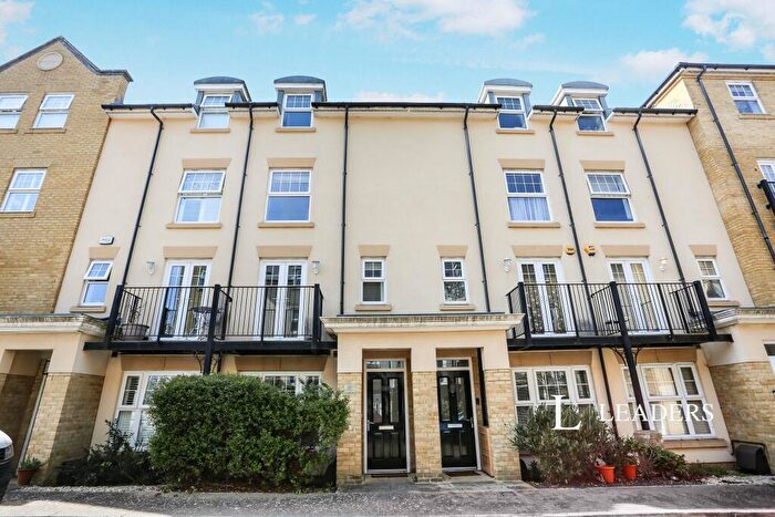 4 Bedroom Town House To Rent In Renwick Drive, Bromley, BR2