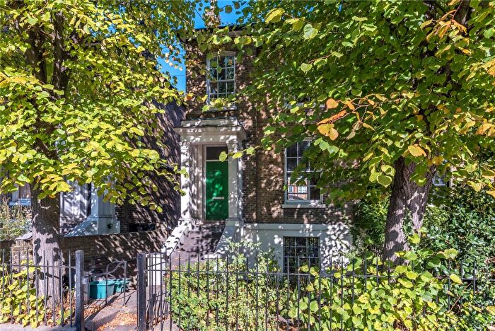 2 Bedroom Maisonette To Rent In Halliford Street, Islington, Canonbury, London, N1