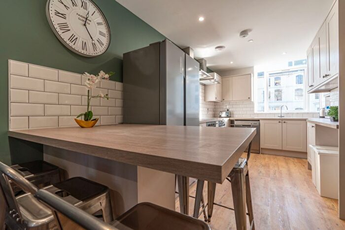 7 Bedroom Flat To Rent In Walter Road, Swansea, SA1
