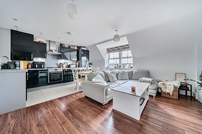 1 Bedroom Flat For Sale In Warren Road, Reigate, RH2