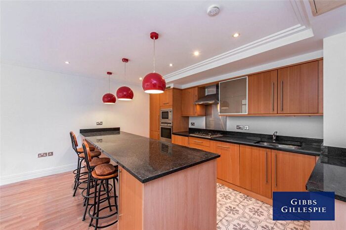 2 Bedroom Flat To Rent In Town Meadow, Brentford, TW8