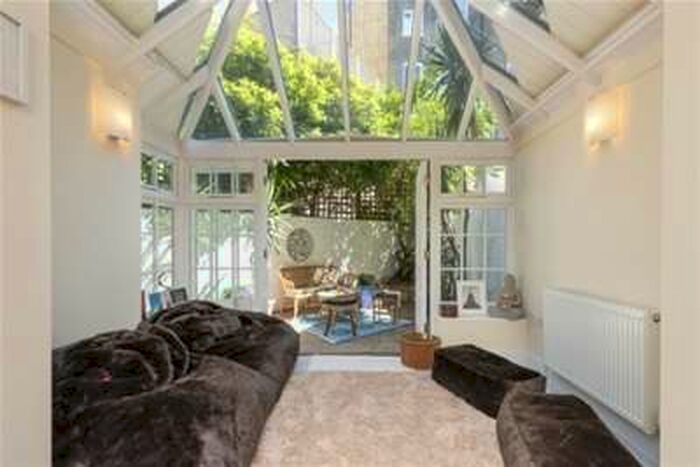 2 Bedroom Flat To Rent In Cambridge Street, Pimlico, SW1V