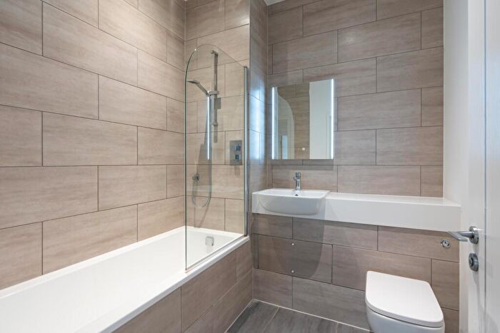 2 Bedroom Apartment To Rent In Thornhill Court, Oxford, OX3