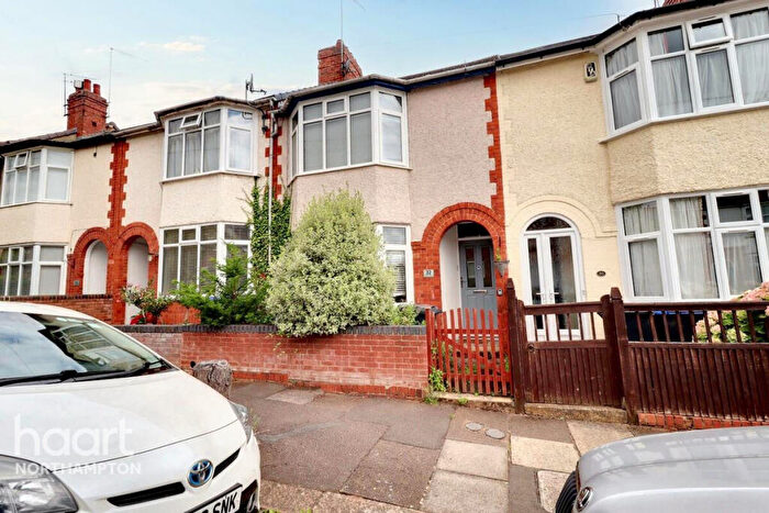 3 Bedroom Terraced House For Sale In Clarence Avenue, Northampton, NN2