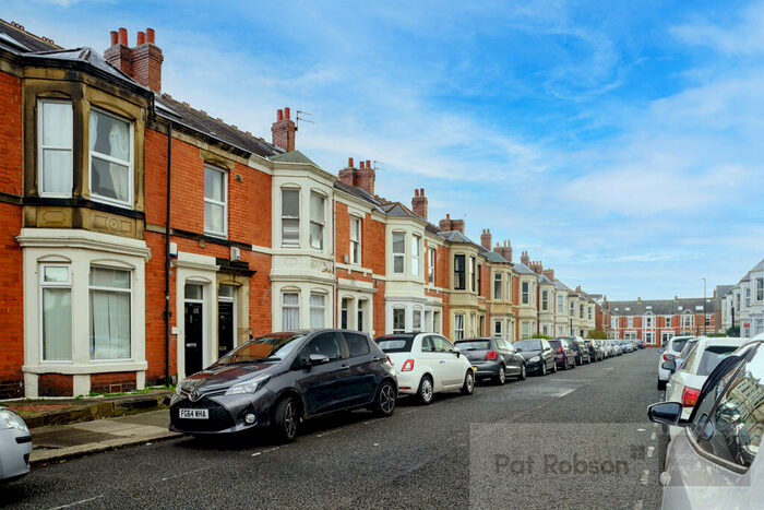 5 Bedroom Maisonette To Rent In Myrtle Grove, Jesmond, Newcastle Upon Tyne, NE2